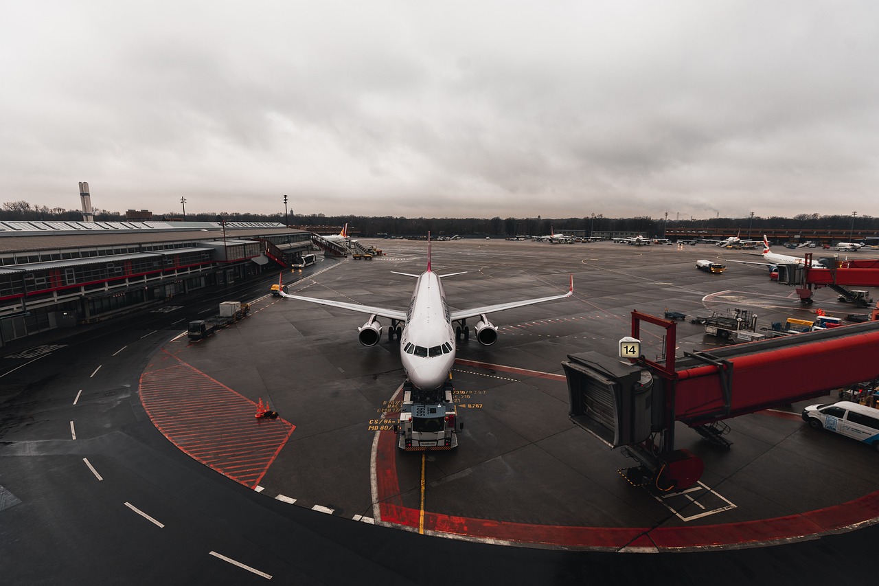 Tarmac Delay Rights 2024: How Long Can an Airline Legally Keep You on the Plane?