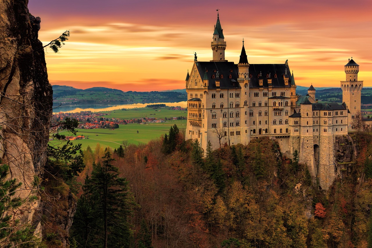 25 Most Extraordinary Castles You Can Book on Airbnb: From the Loire Valley to Upstate New York