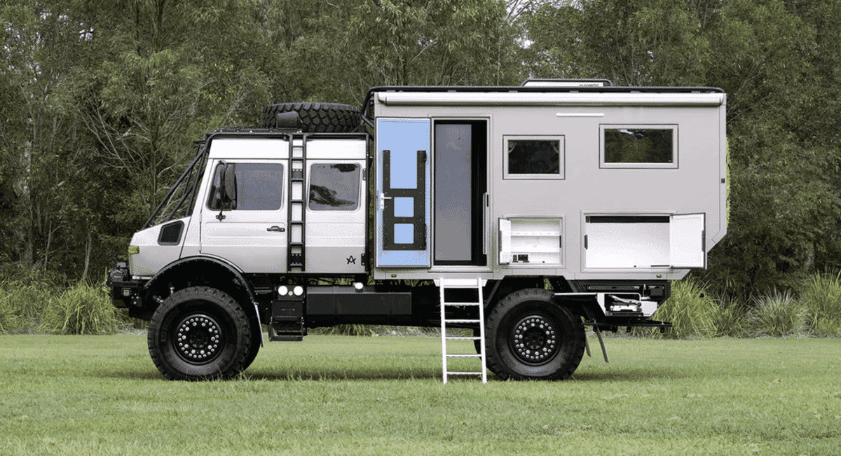 The Arksen U1700 parked in a grassy landscape with its pop-up roof extended.