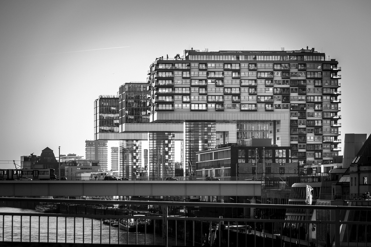 Mid-day breaks offer a few precious hours to explore fairytale towns like Boppard or Koblenz.