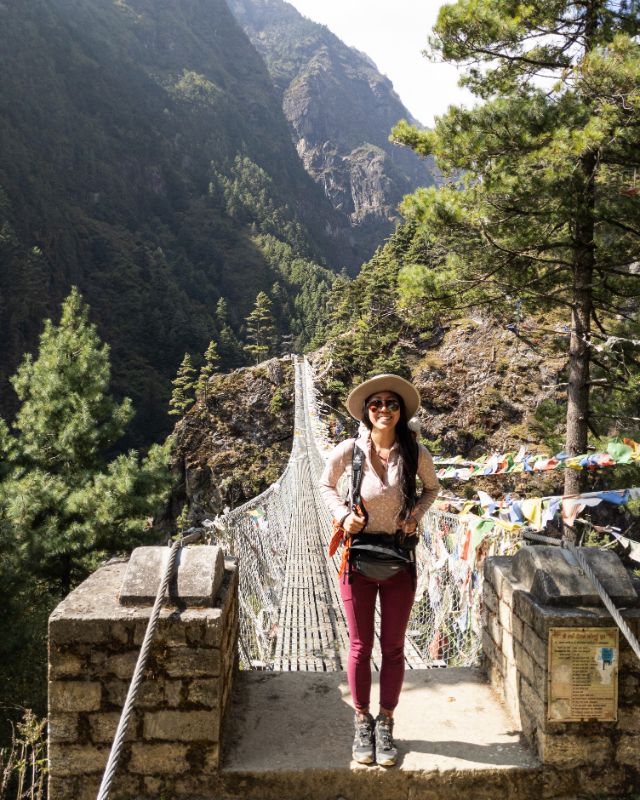Close-up of a woman wearing Eddie Bauer high-rise trail tights with a side zipper pocket.