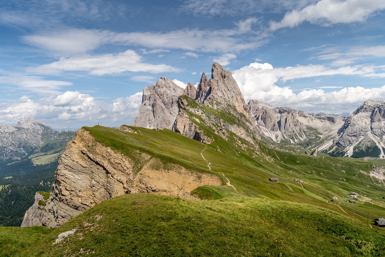 The Ultimate Dolomites Travel Guide: 2026 Winter Olympics Host, Best Stays & Hiking