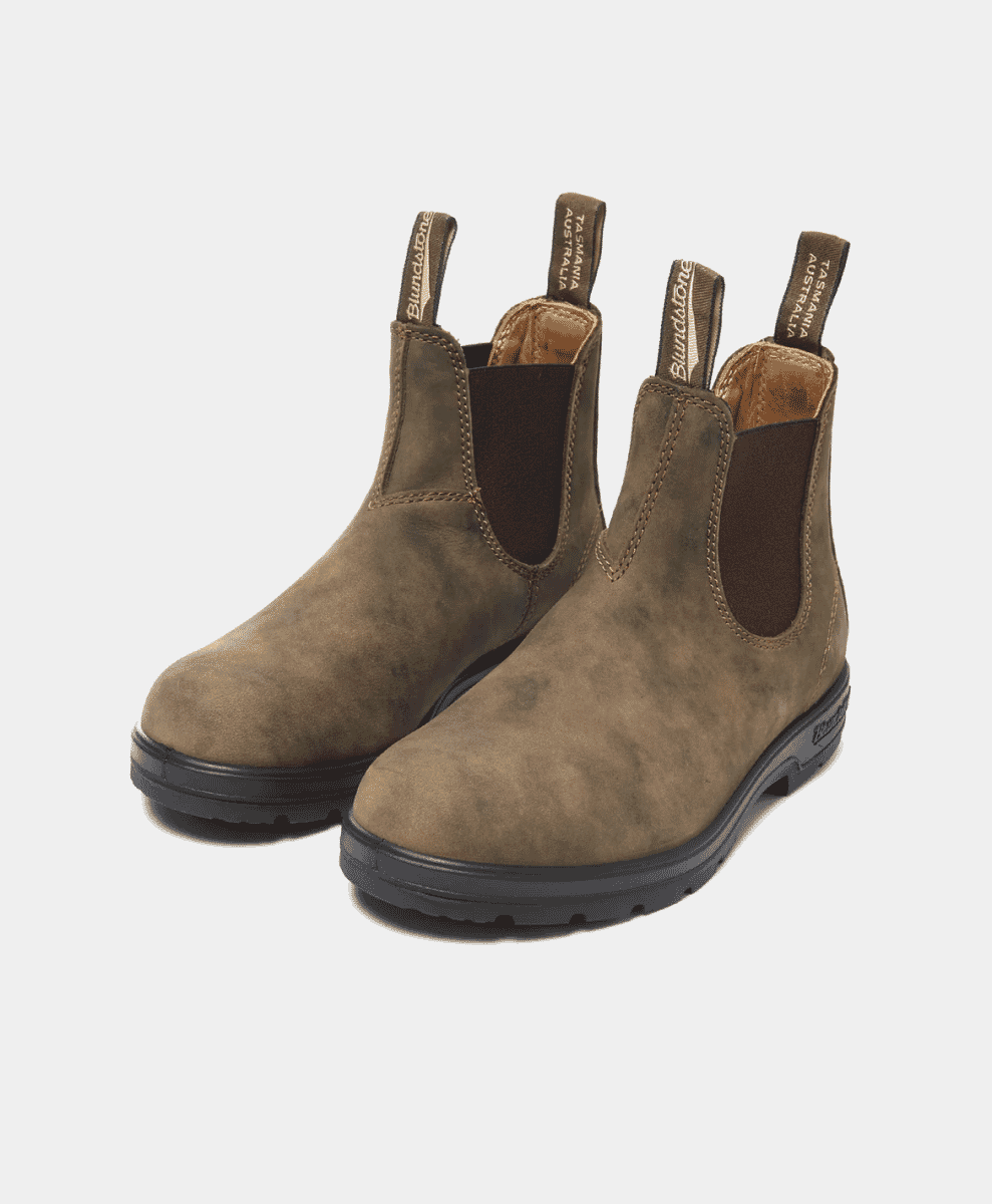 A pair of rustic brown Blundstone 585 Chelsea boots.