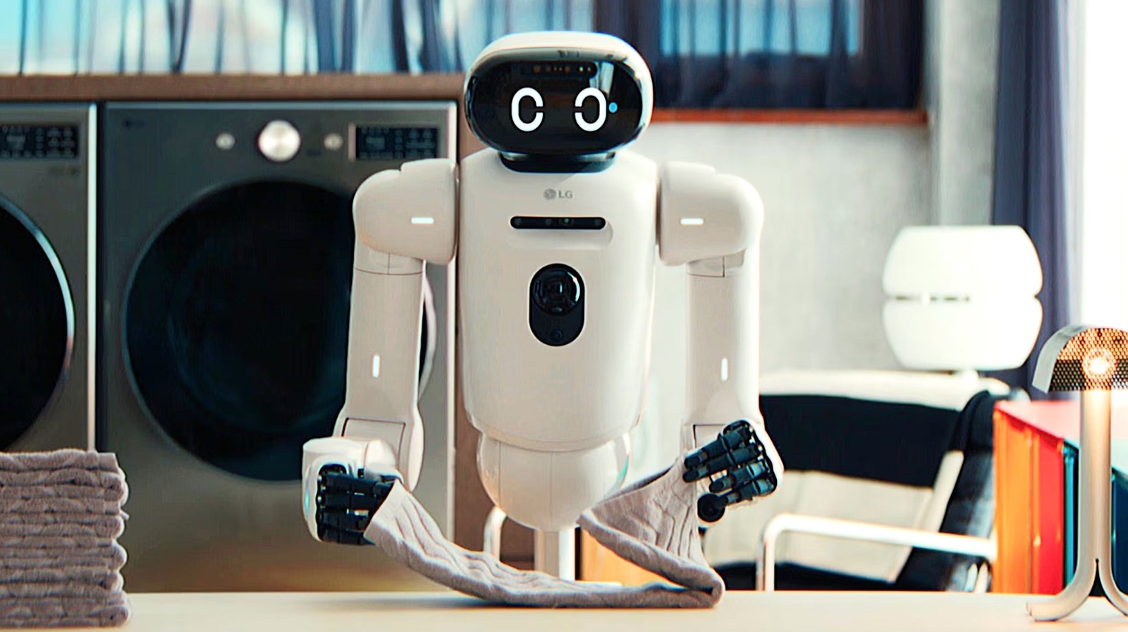 LG CLOiD First Look: Is This AI Home Robot the Key to a Zero Labor Home?