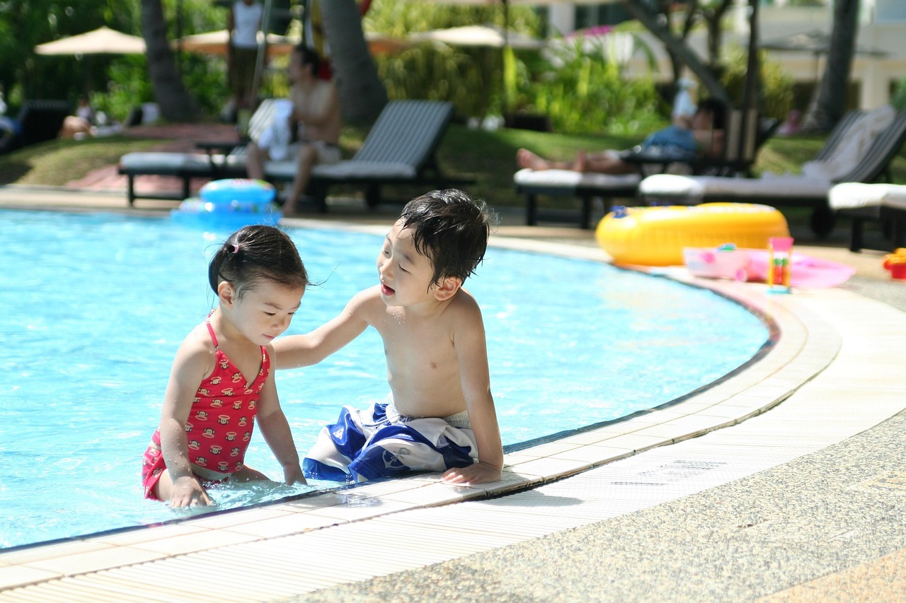 Zero-entry pools at resorts like The Breakers allow toddlers to safely splash in the shallows without steep steps.
